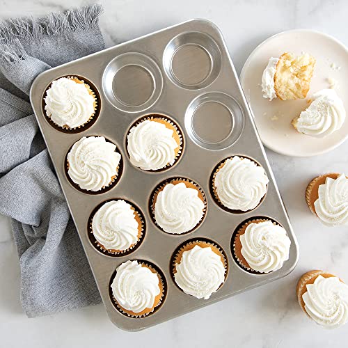 Nordic Ware Naturals 12 Cavity Muffin Pan with Lid X629088