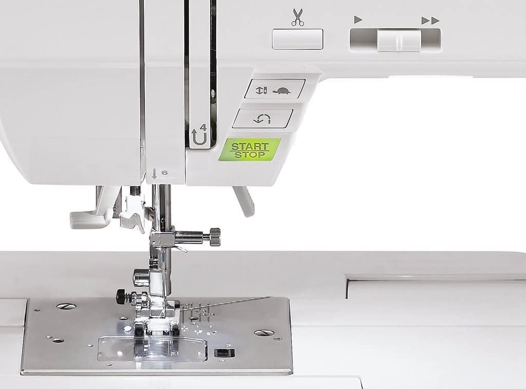 SINGER Quantum Stylist 9960 Computerized Sewing Machine with Tote Y975
