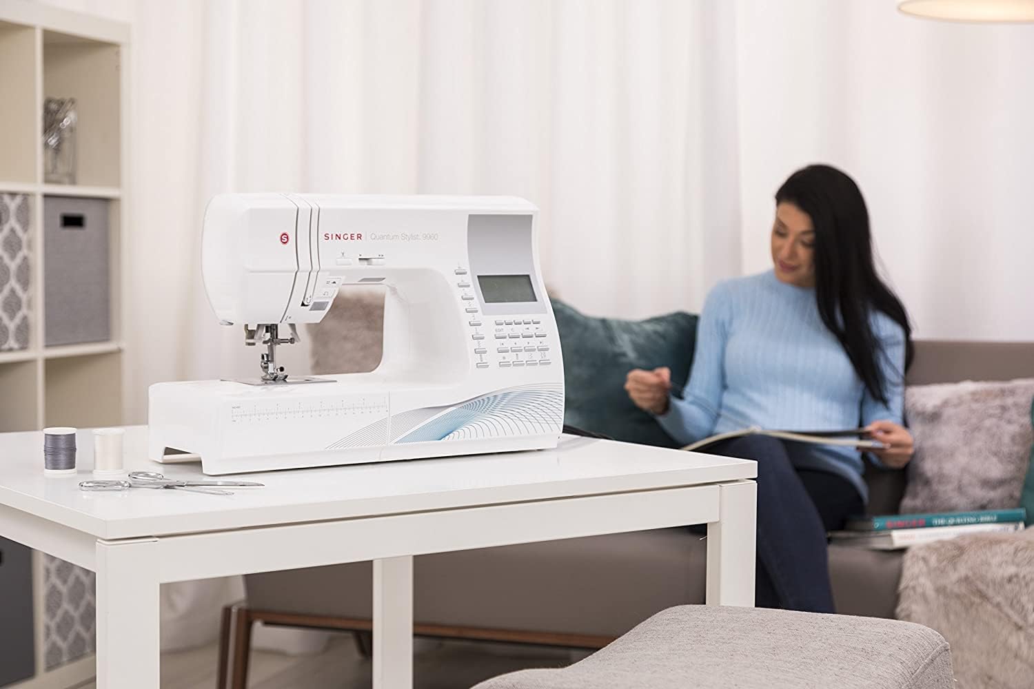 SINGER Quantum Stylist 9960 Computerized Sewing Machine with Tote Y975